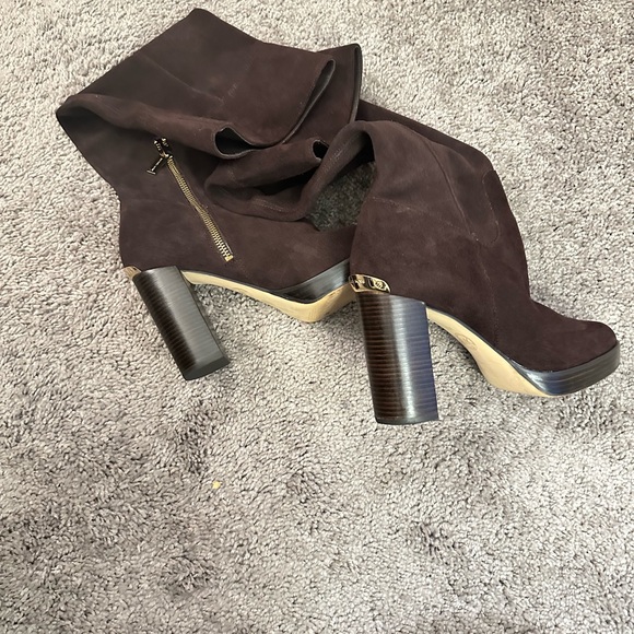 NWOB Michael Kors Regina Tall Coffee Leather Knee boot with gold hardware size 6 - Picture 5 of 7